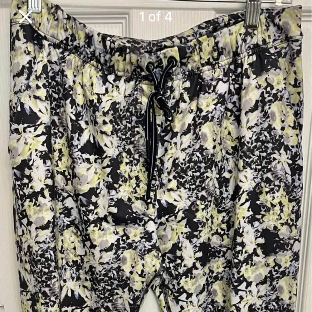 lululemon athletica floral cropped pants